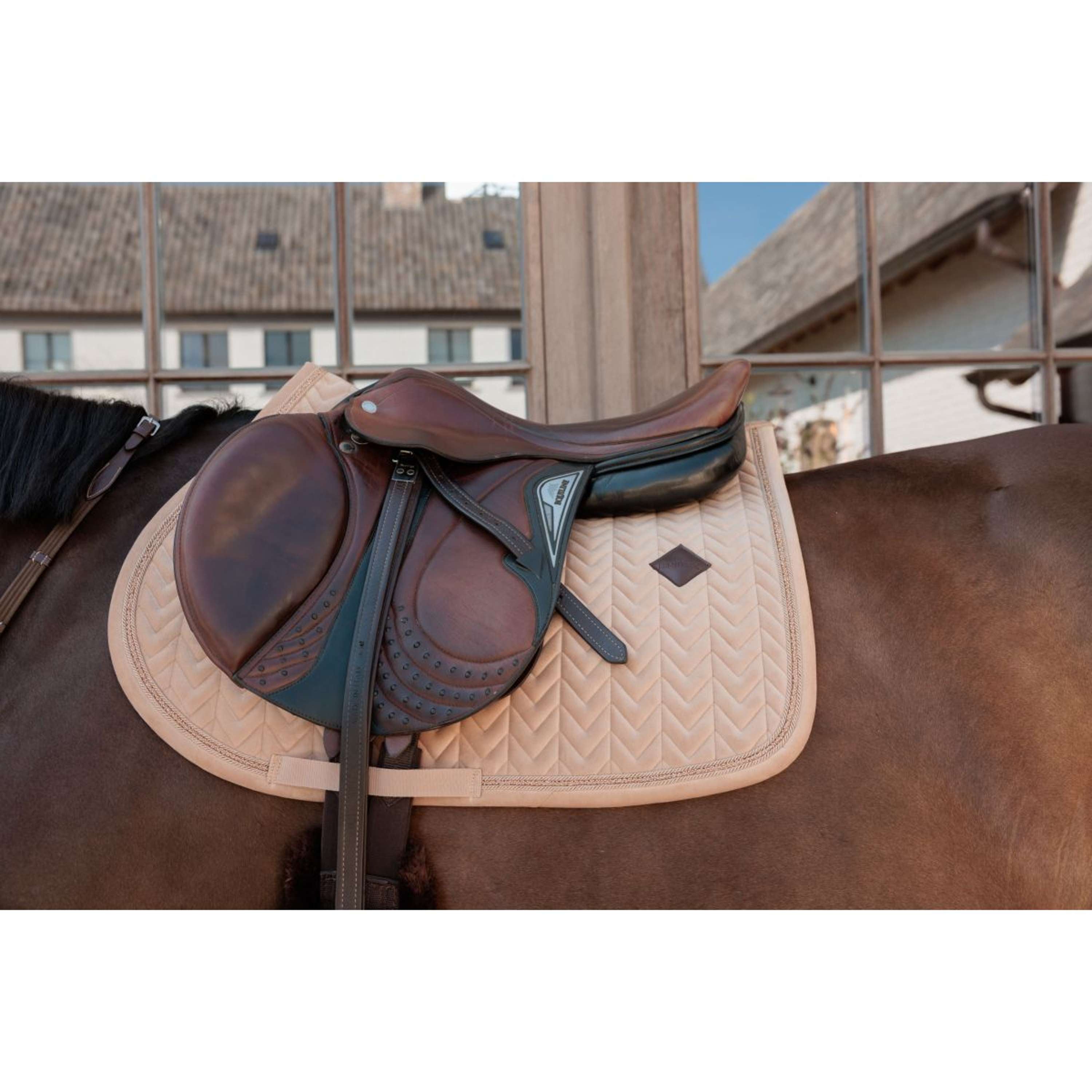 Kentucky Saddlepad Velvet Mini Pearls Jumping Beige