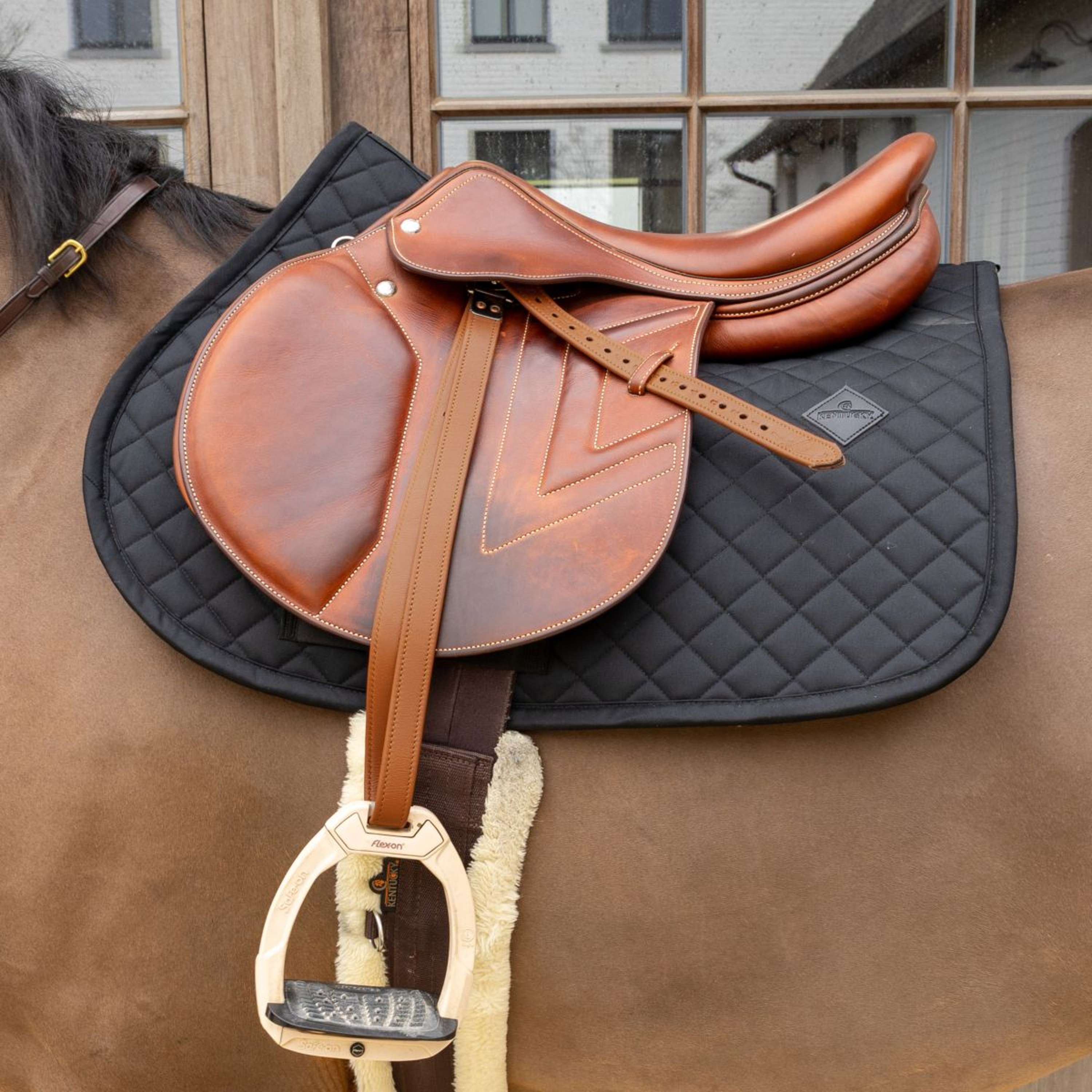 Kentucky Saddlepad Skin Friendly Diamond Jumping Black
