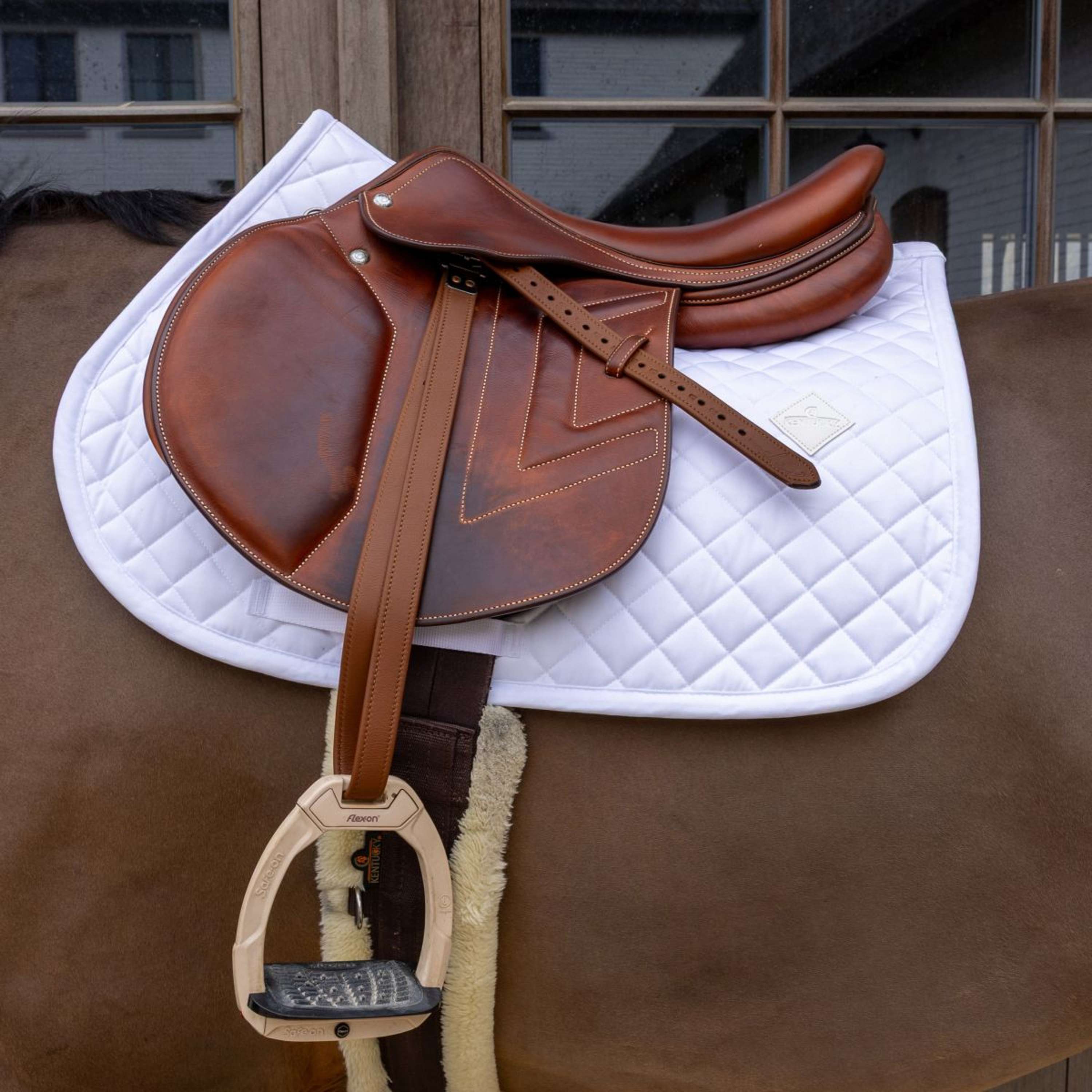 Kentucky Saddlepad Skin Friendly Diamond Jumping White