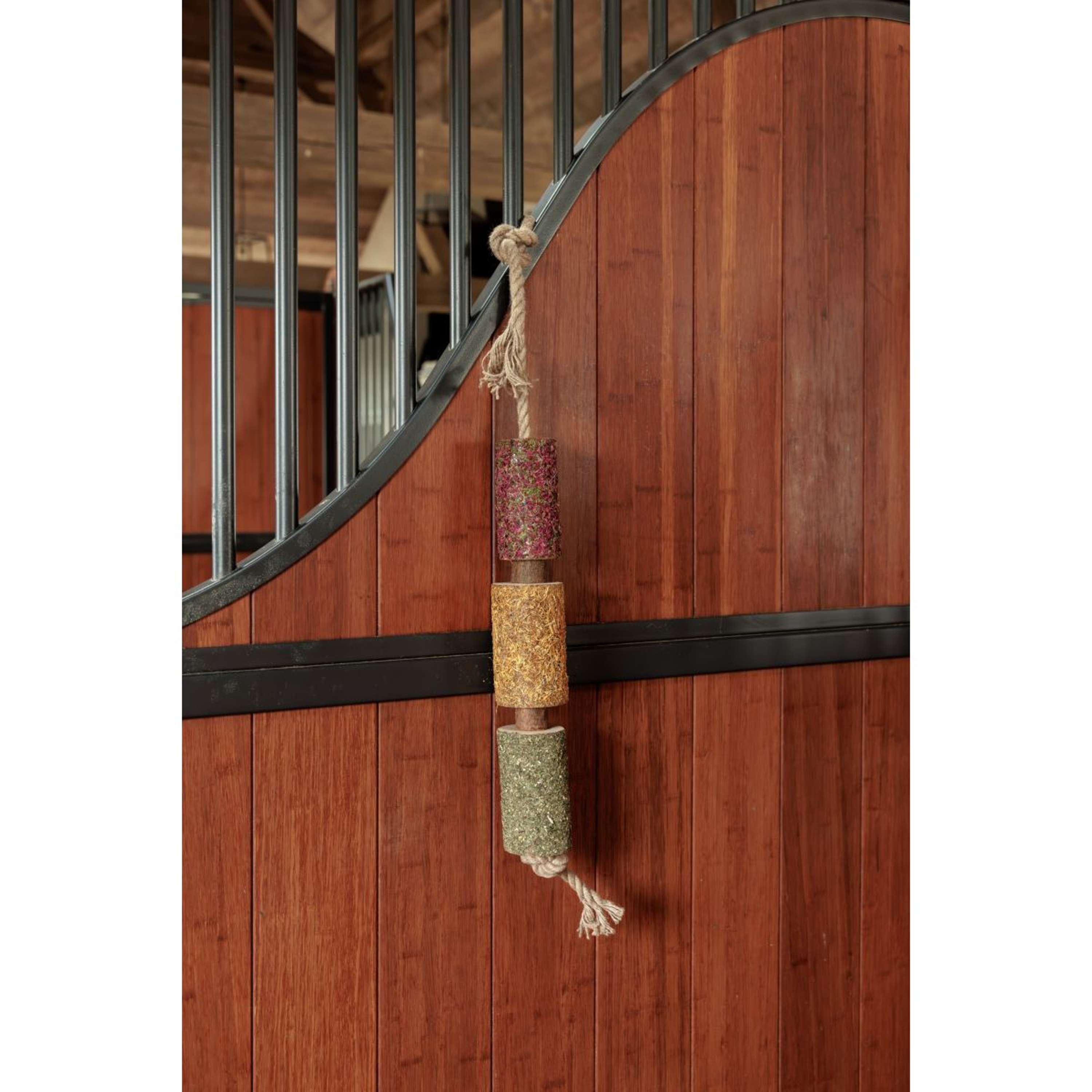 Grooming Deluxe by Kentucky Relax Horse Toy Wooden De-Stress