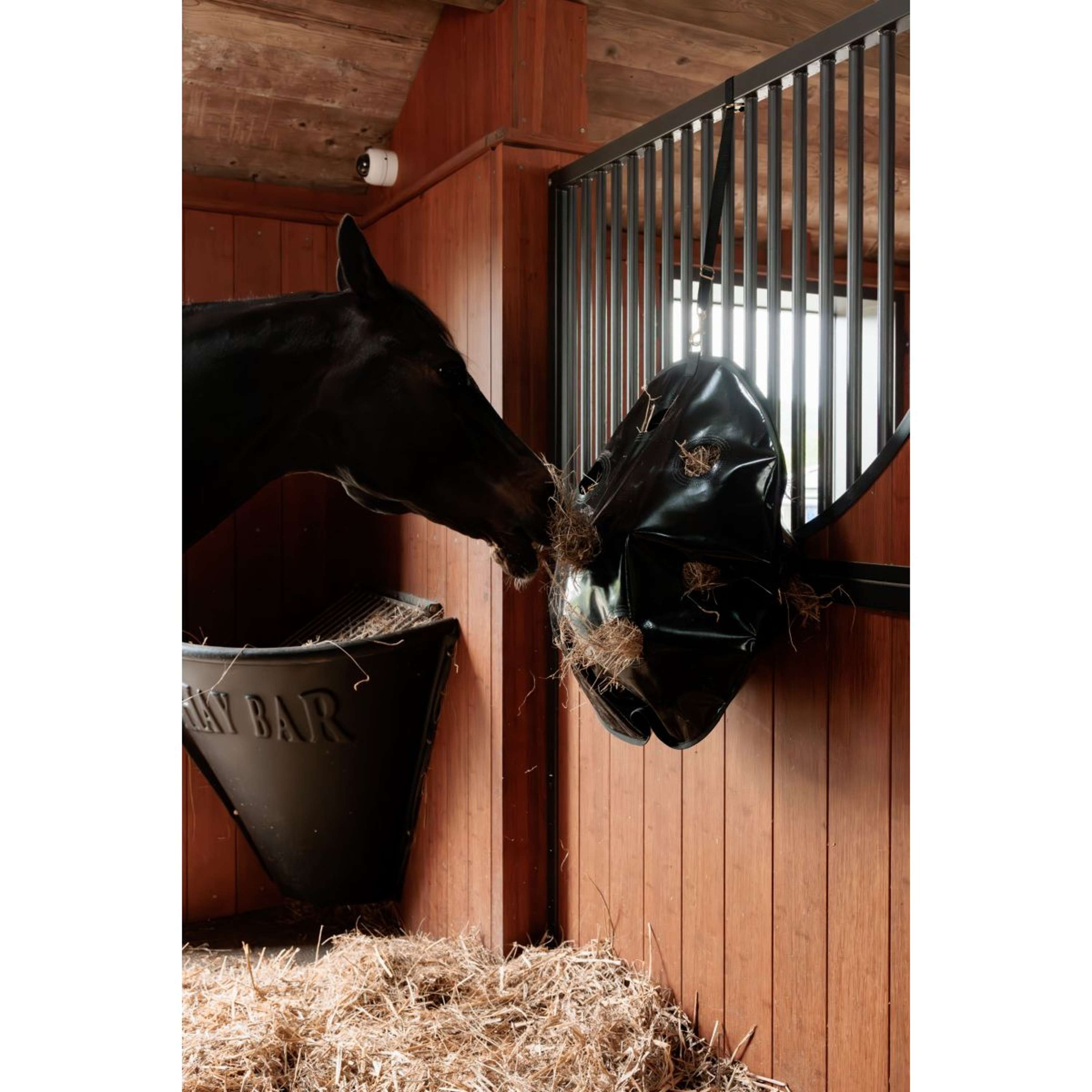 Grooming Deluxe by Kentucky Slow Feeder Play & Haybag Round