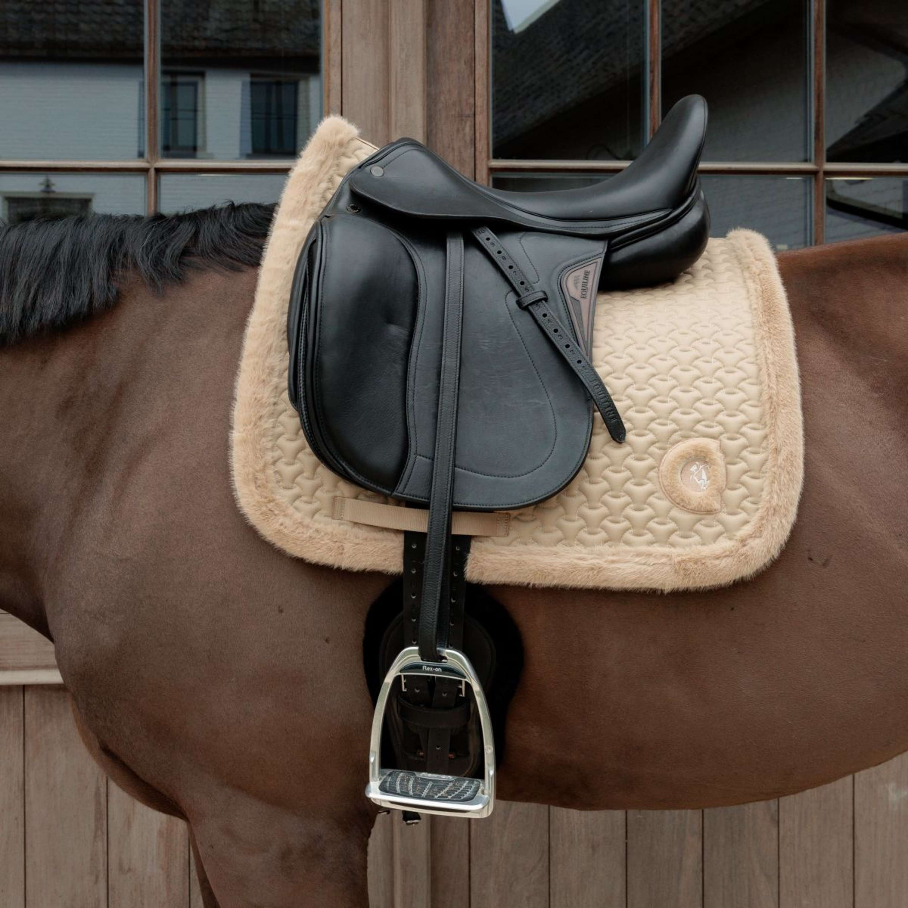Kentucky Horsewear Saddlepad Fake Fur Onion Quilt Dressage Beige