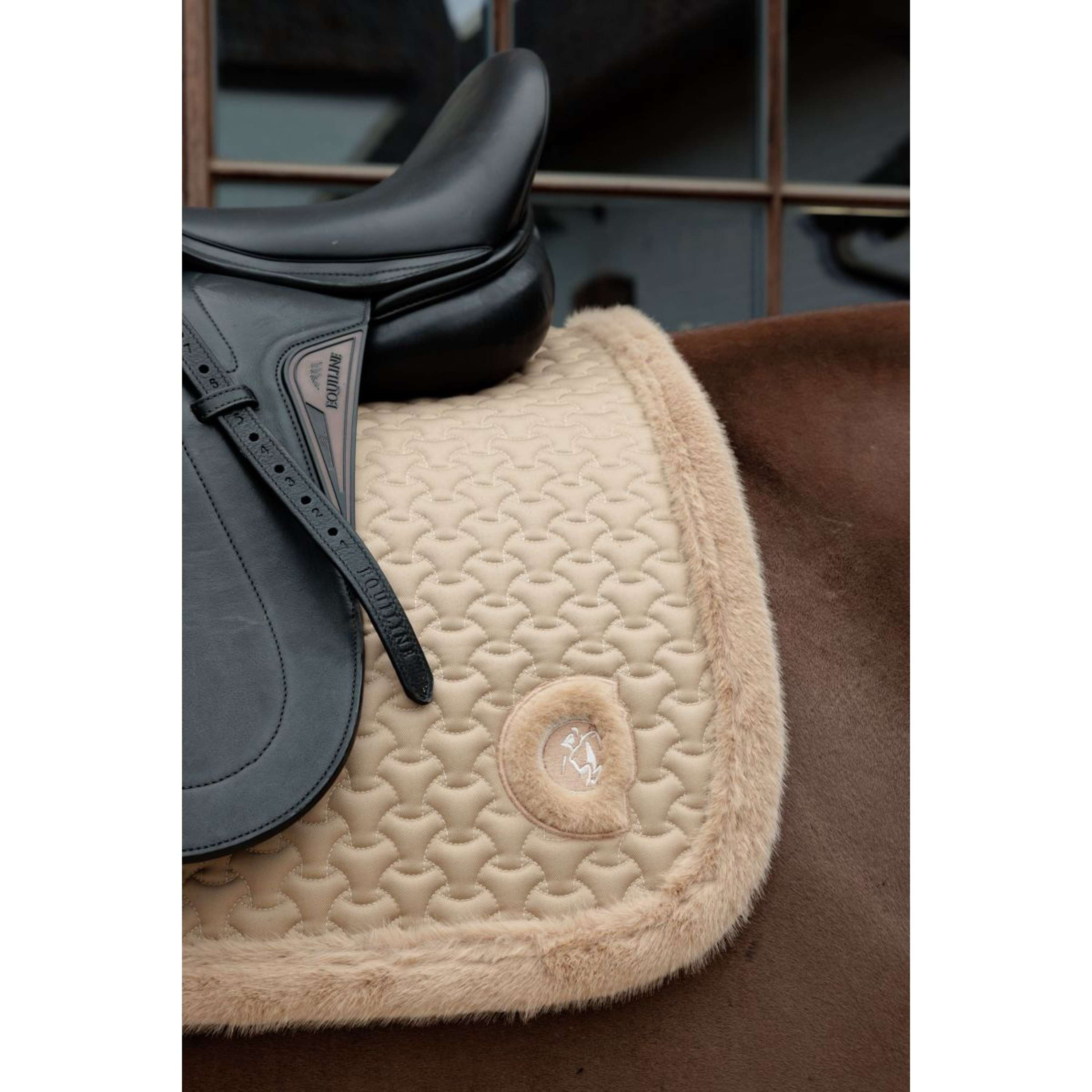 Kentucky Horsewear Saddlepad Fake Fur Onion Quilt Dressage Beige