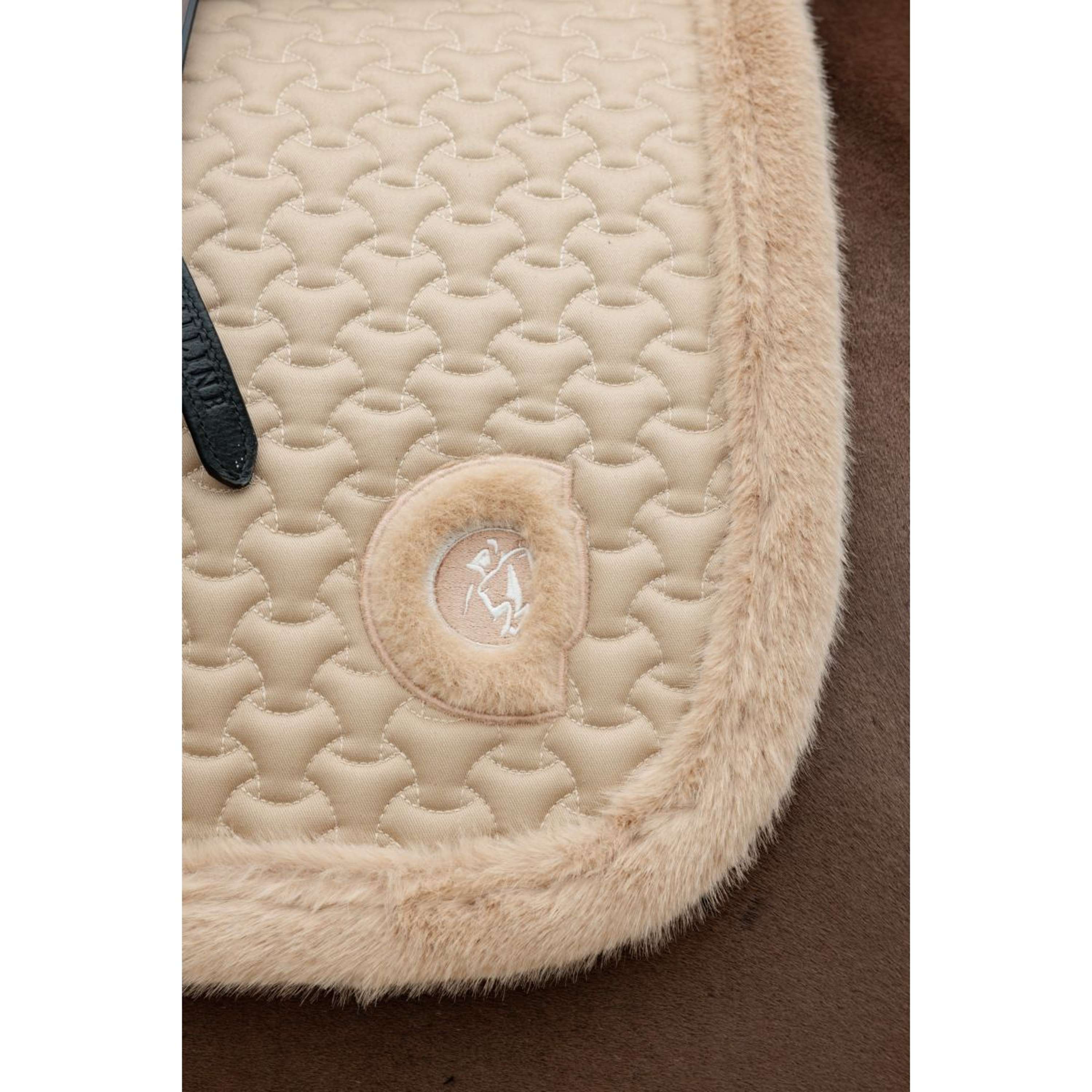 Kentucky Horsewear Saddlepad Fake Fur Onion Quilt Dressage Beige