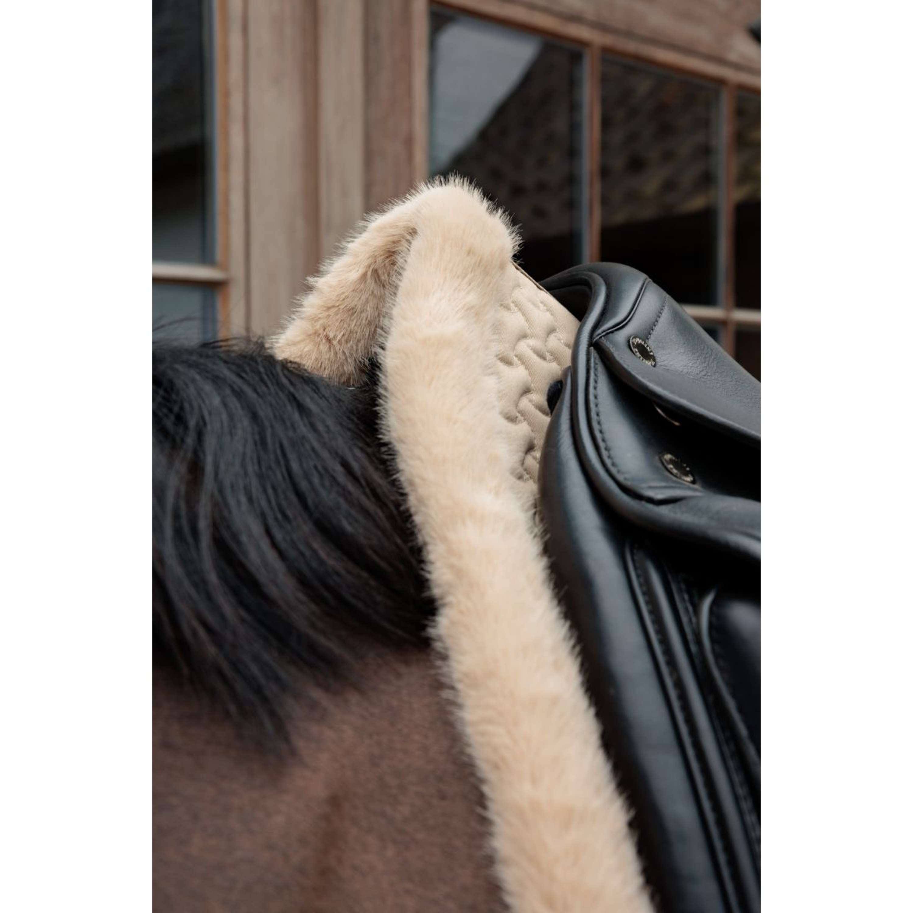 Kentucky Horsewear Saddlepad Fake Fur Onion Quilt Dressage Beige