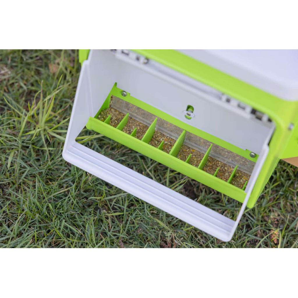 Kerbl Feeder with Protective Flap Green