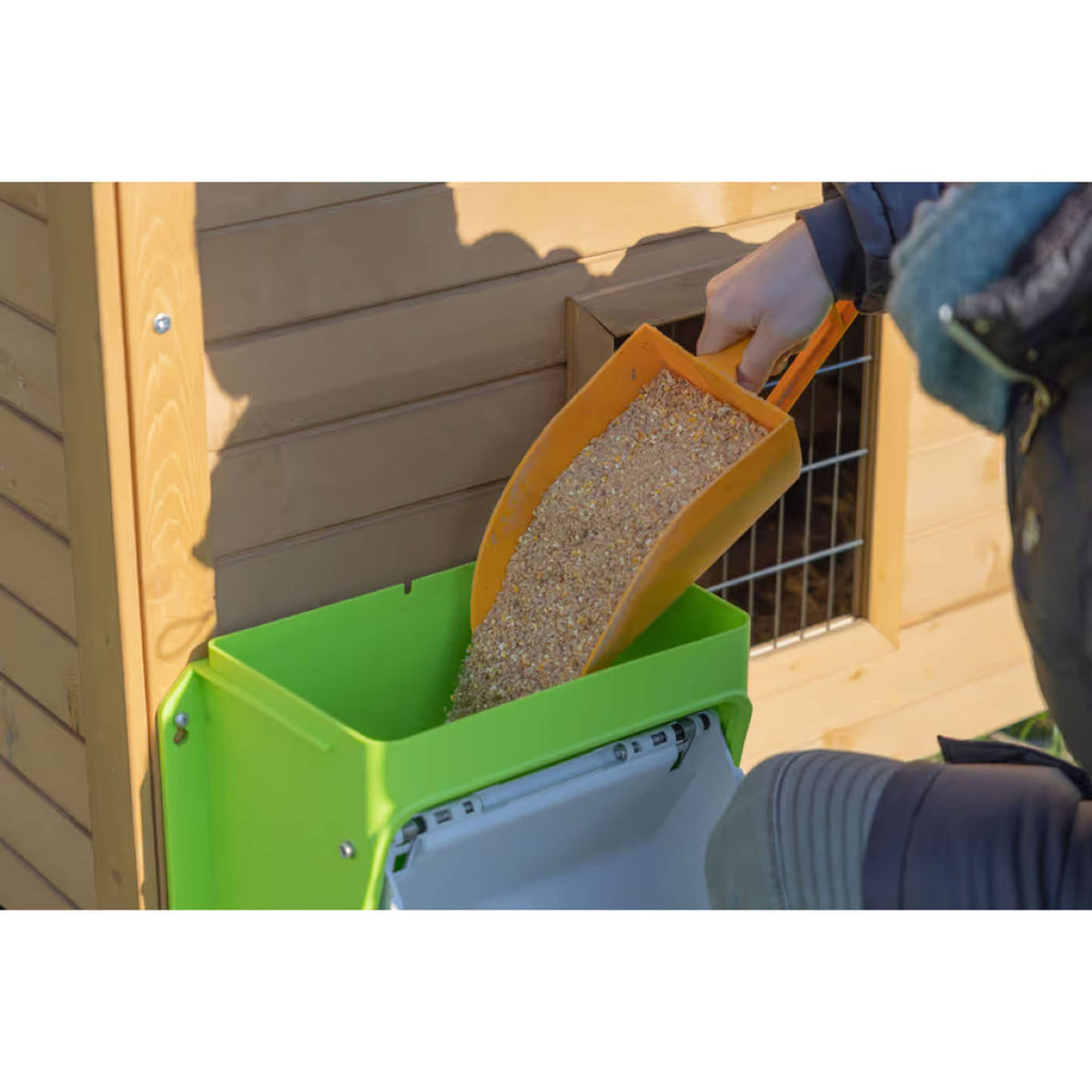 Kerbl Feeder with Protective Flap Green