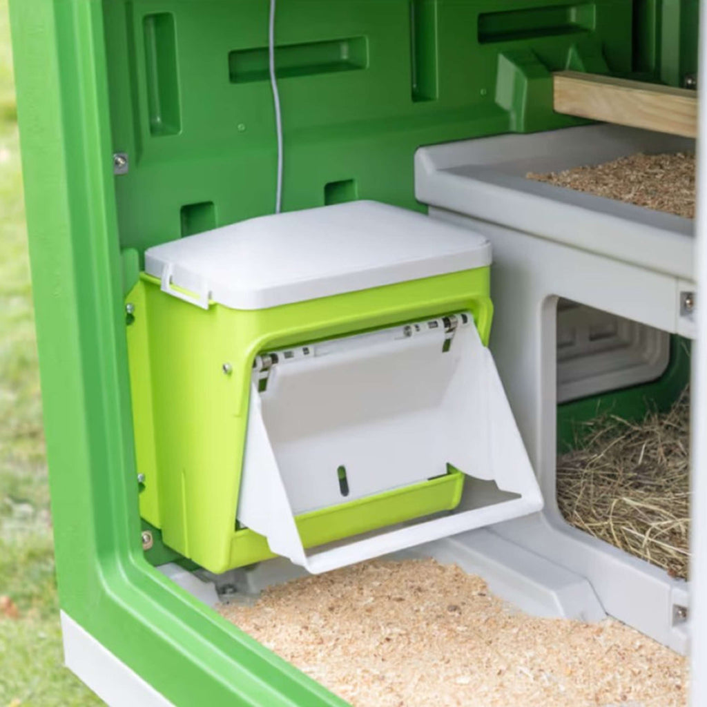 Kerbl Feeder with Protective Flap Green