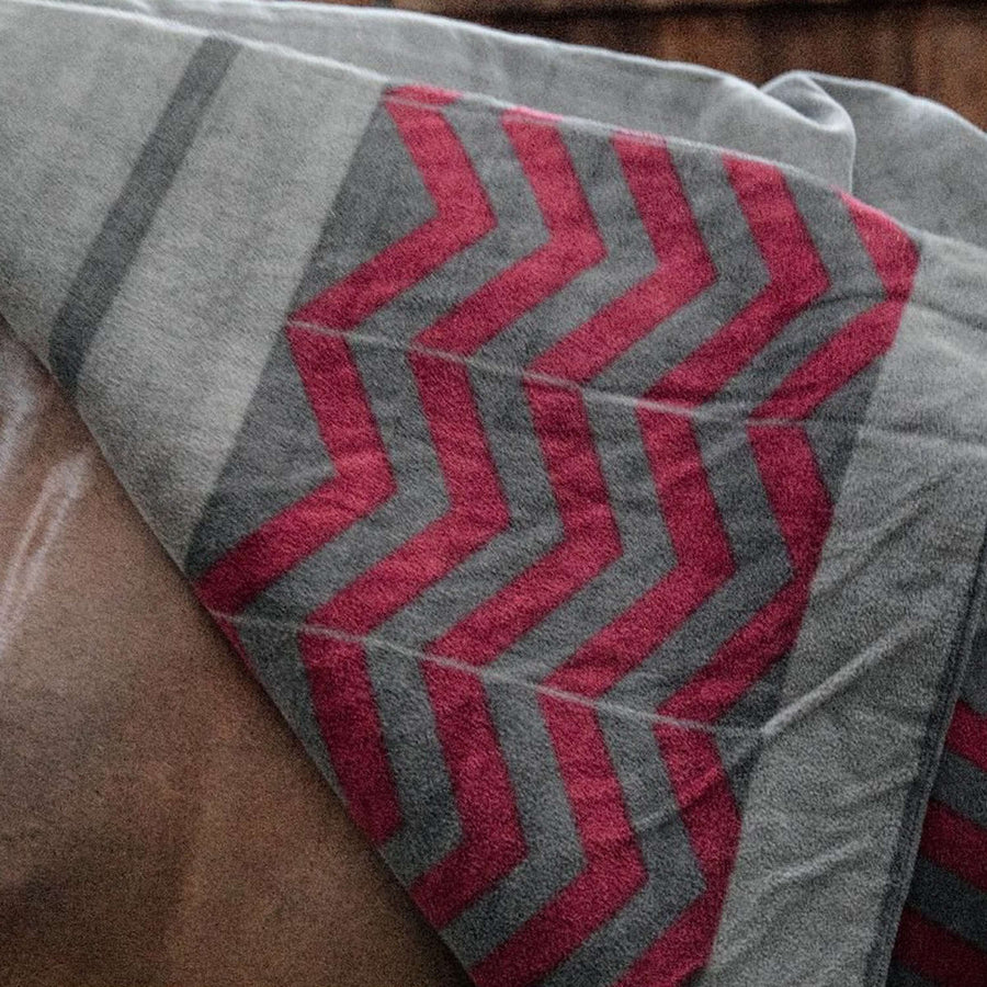 Kentucky Fleece Rug Heavy Square Fishbone Grey/Bordeaux