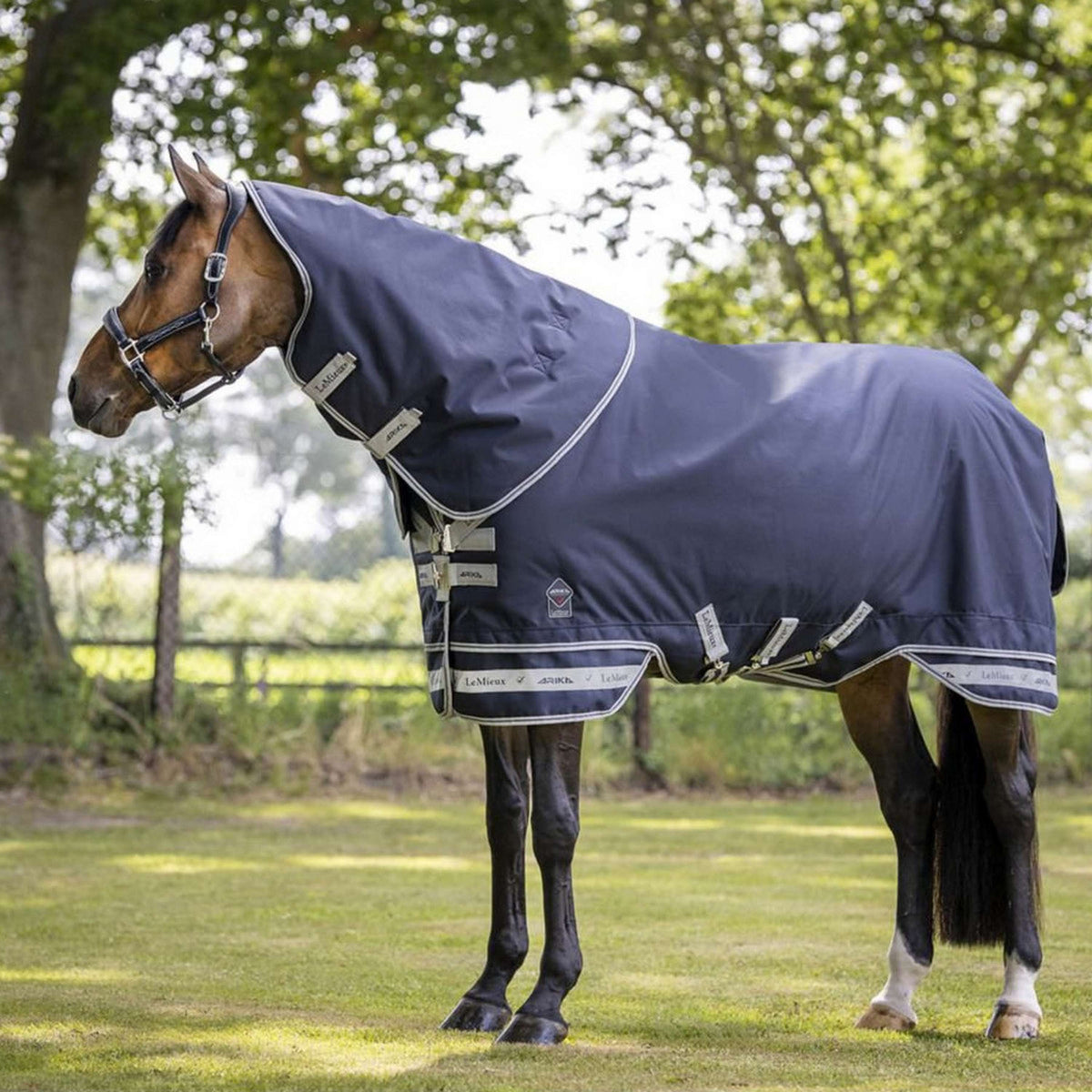 LeMieux Rug Arika Featherweight Turnout 0g Navy