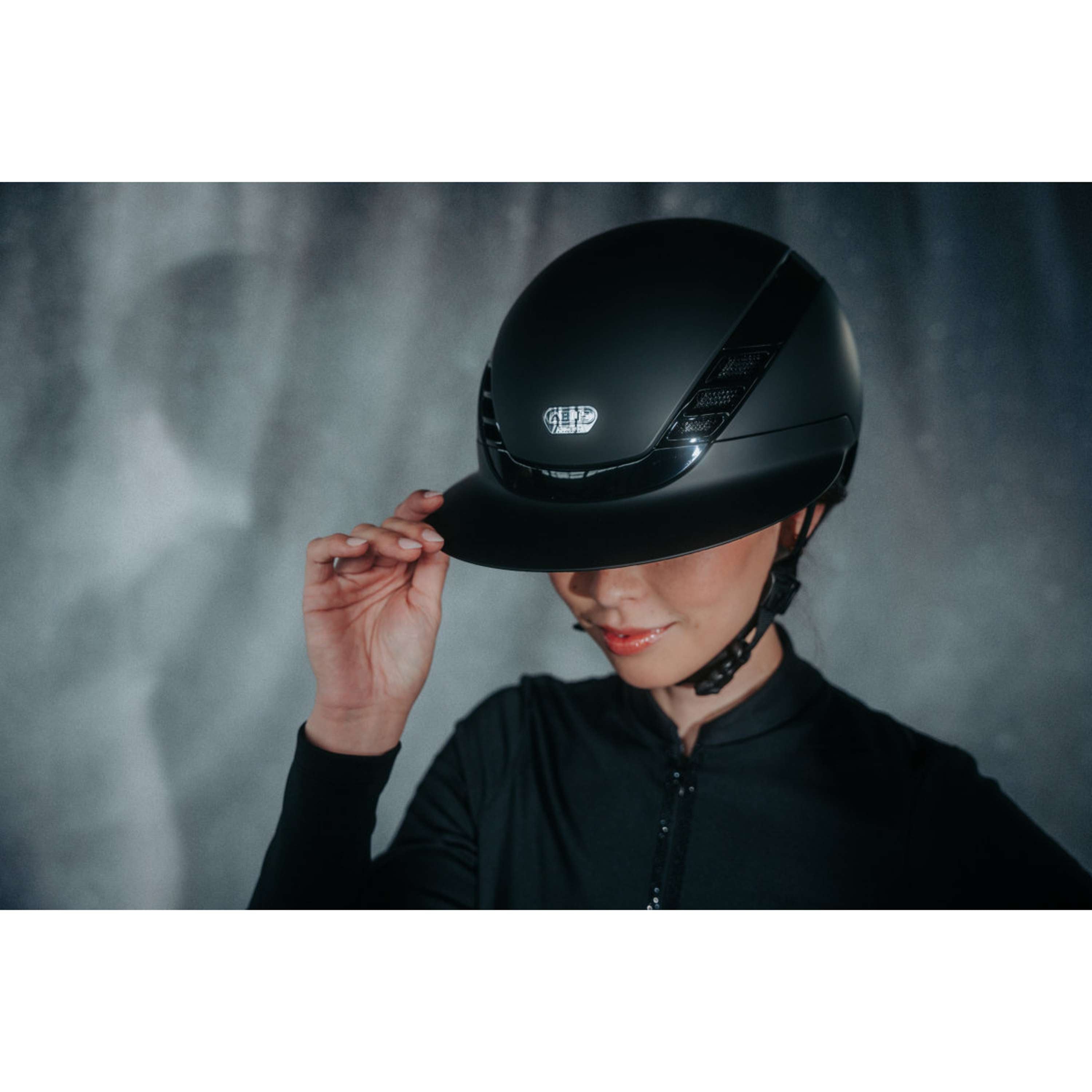 Pikeur Cap AirLuxe Pure Long Visor Black