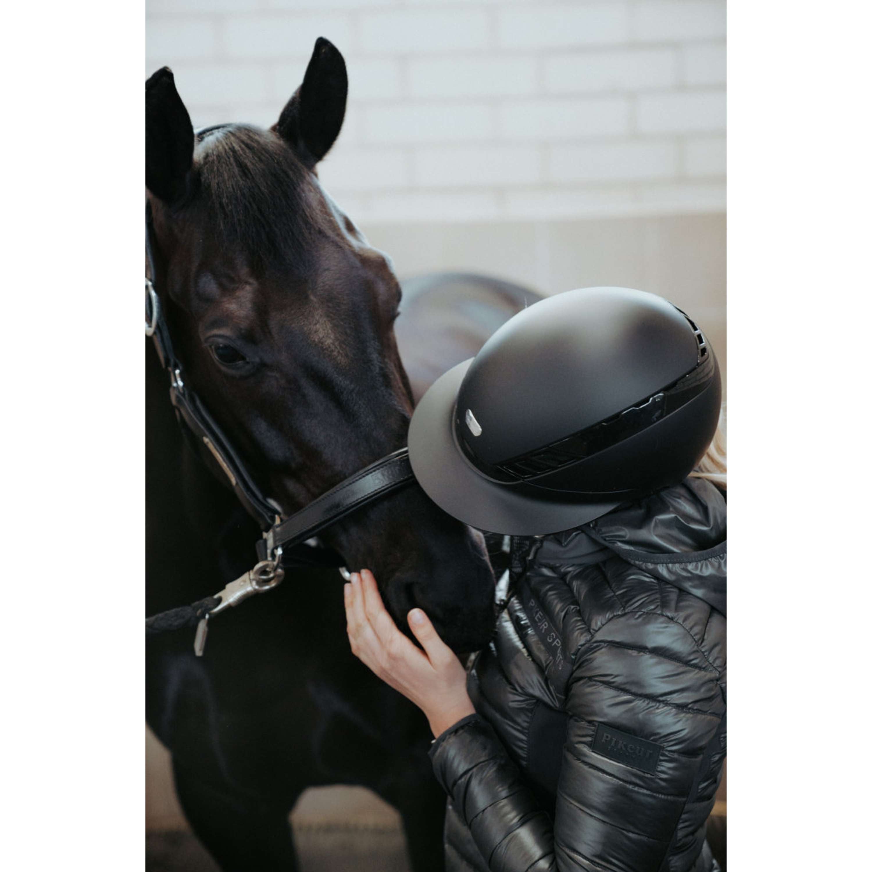Pikeur Cap AirLuxe Pure Long Visor Black