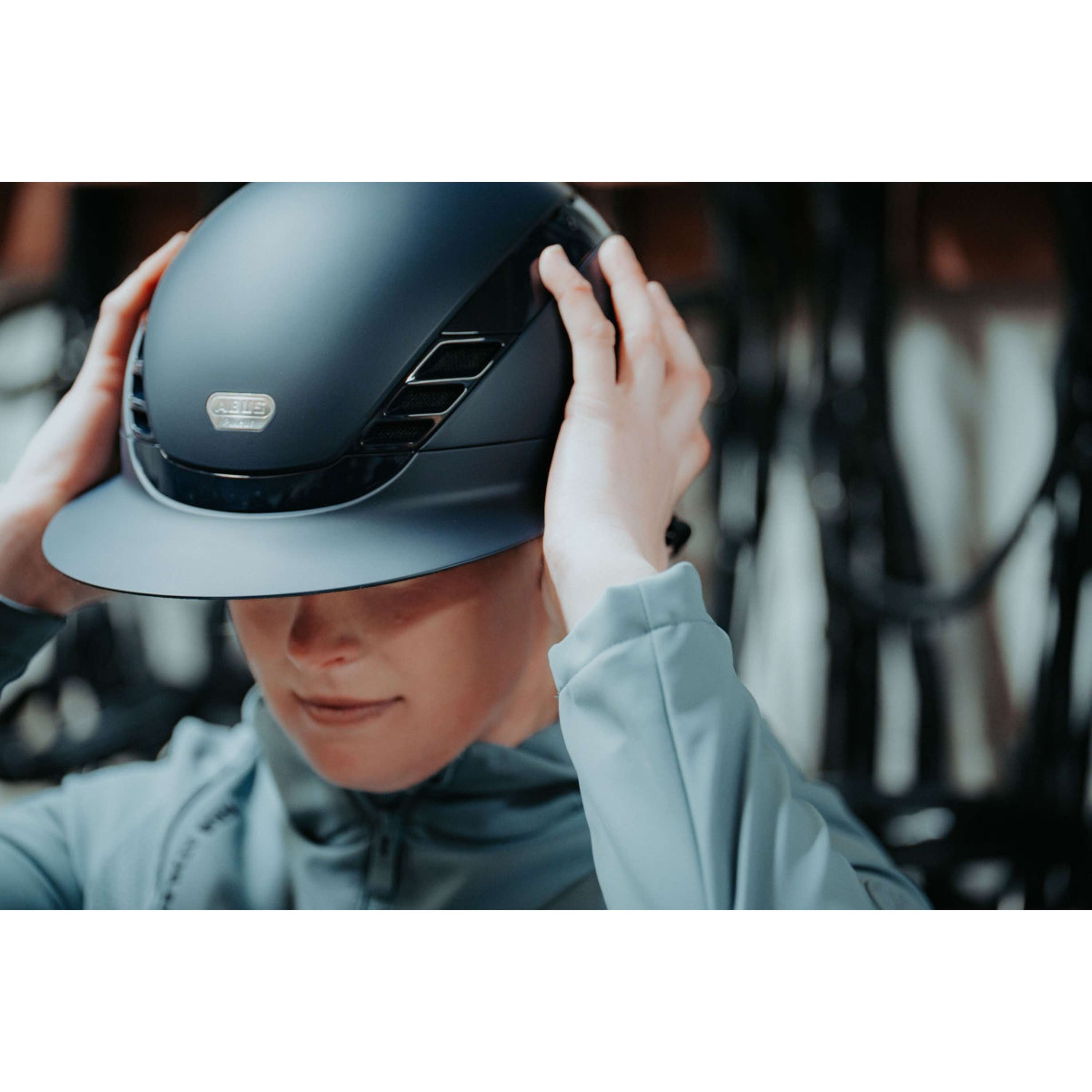 Pikeur Cap AirLuxe Pure Long Visor Midnight Blue