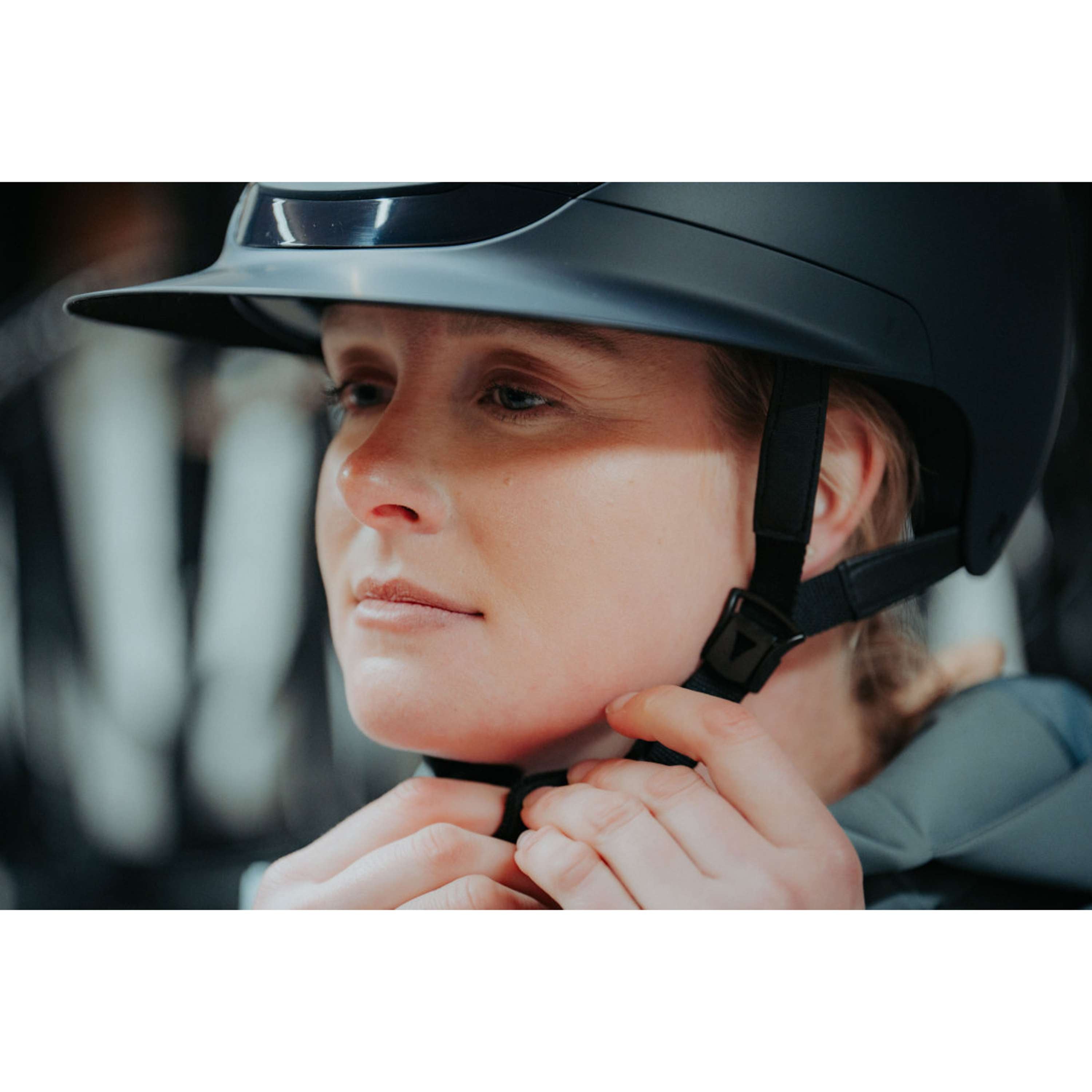 Pikeur Cap AirLuxe Pure Long Visor Midnight Blue