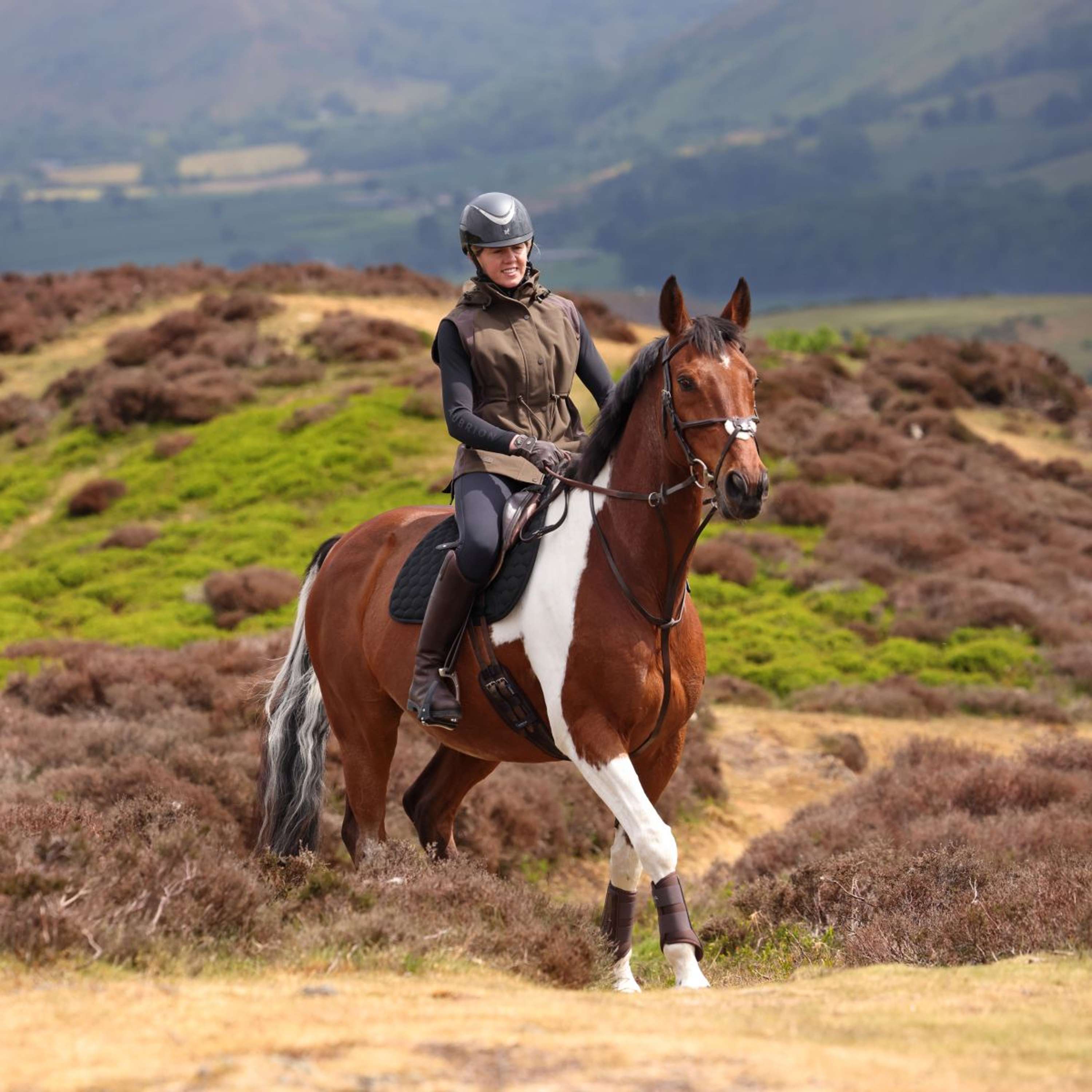 Aubrion by Shires Bodywarmer Heritage Dark Olive