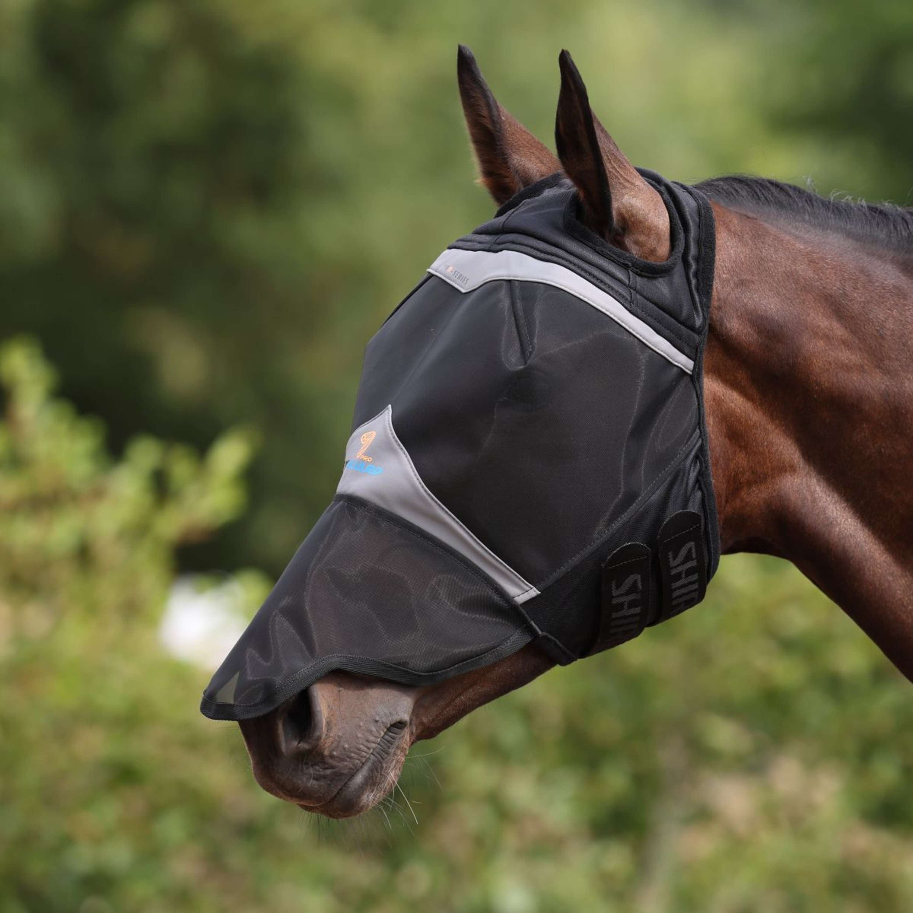FlyGuard by Shires Fly Mask Pro Fine Mesh met Ooruitsparing en Neusflap Jet