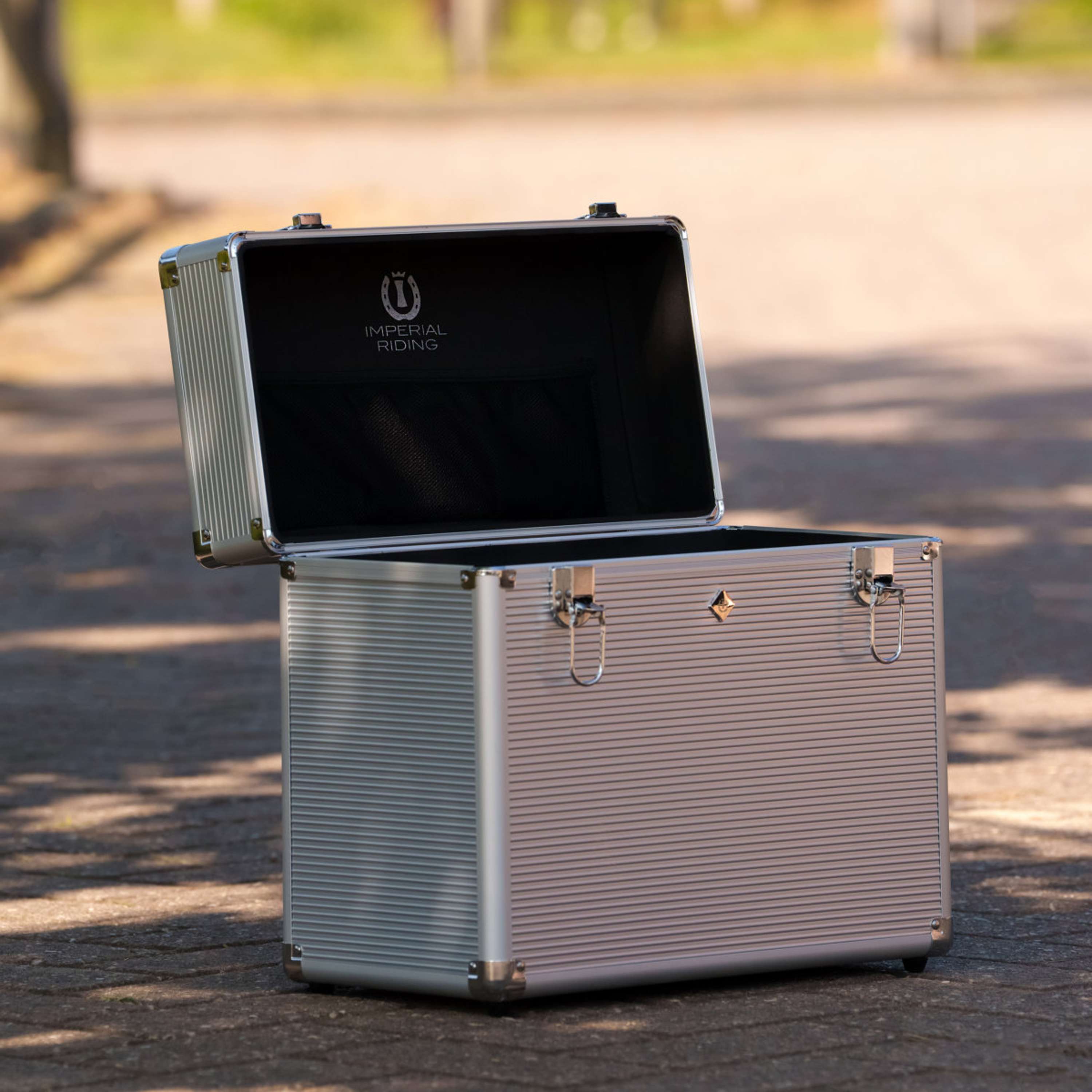 Imperial Riding Grooming Box IRHBasic Slim Line Silver | Agradi.com